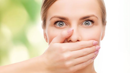 Alitosi: cause, rimedi e prevenzione