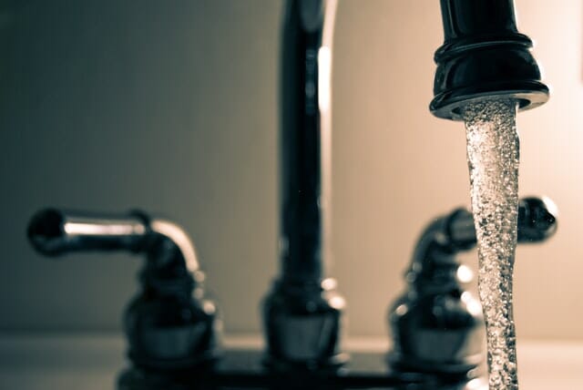 Acqua in bottiglia o del rubinetto?