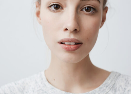 Gonfiore delle labbra dopo il trattamento con acido ialuronico cause sintomi e gestione