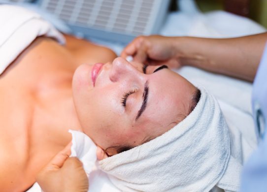 Peeling del volto il parere di un medico estetico