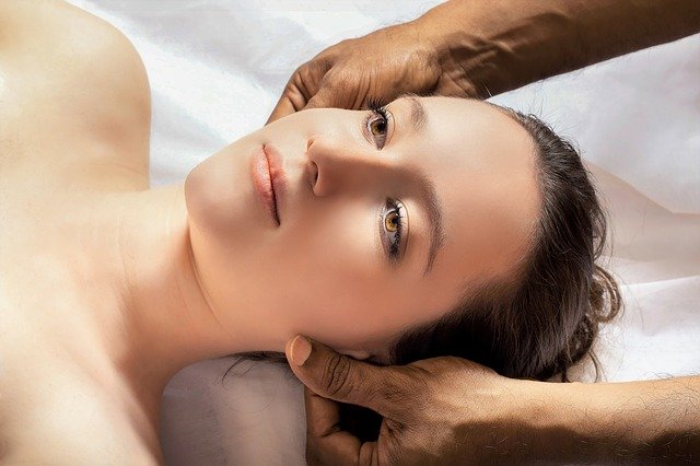 Tecnica Ayurvedica: il massaggio abhyanga ed il massaggio garbabhyangam